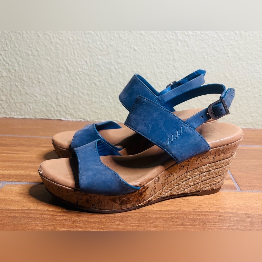UGG Australia Elena Wedge Slingback Sandals in Blue Suede Size: 7